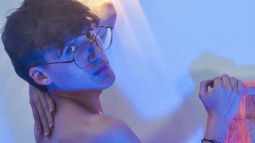 BellmontNeon's live cam