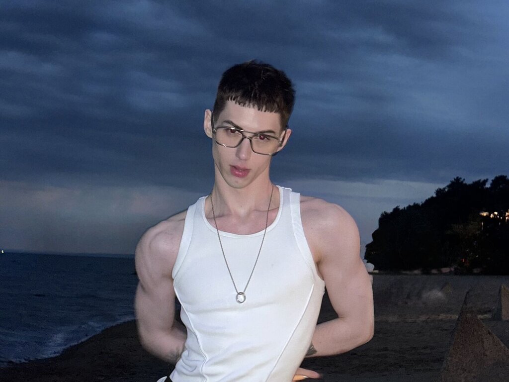 BrandonMorno's live cam