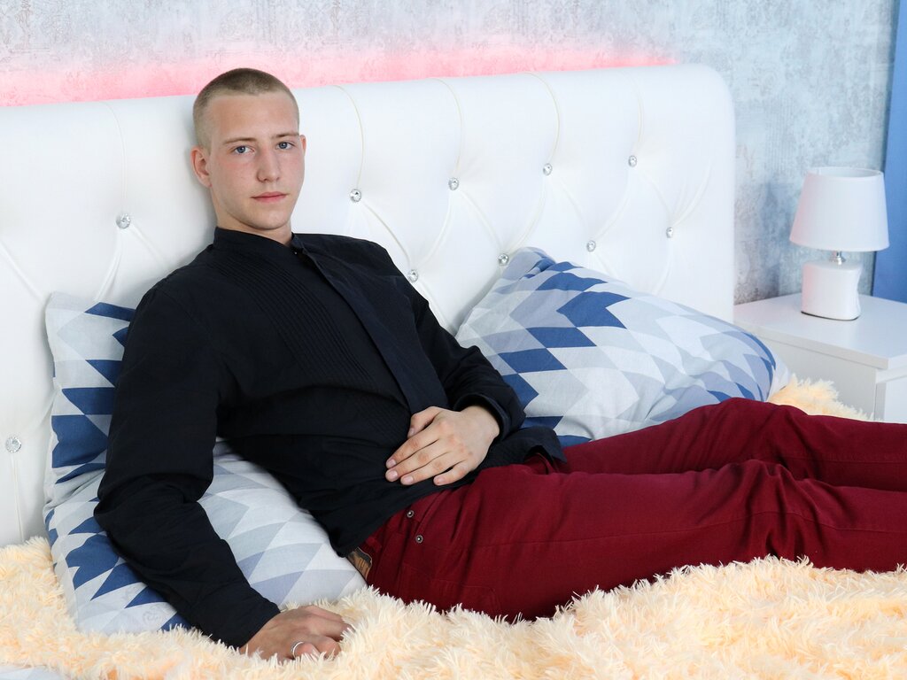 FrankHudson's live cam