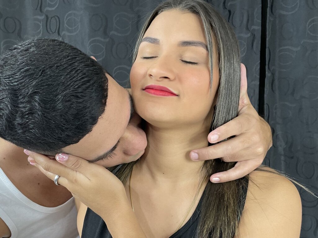 AlisonAndJaco's live cam