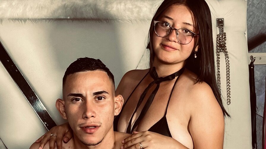 CharlotteAndLiam's live cam