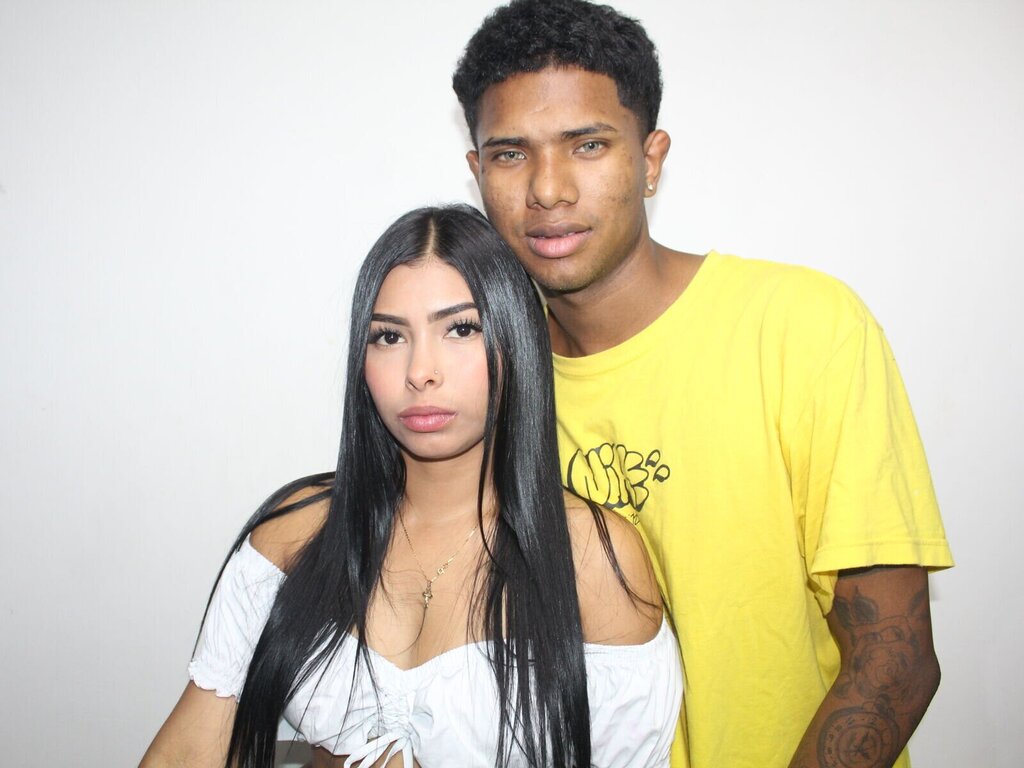 IsabellaAndPablo's live cam
