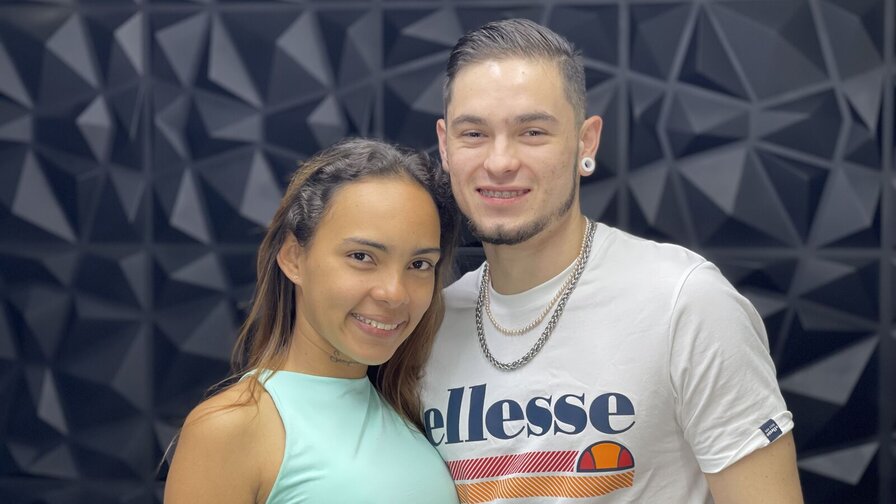 KrissAndRon's live cam