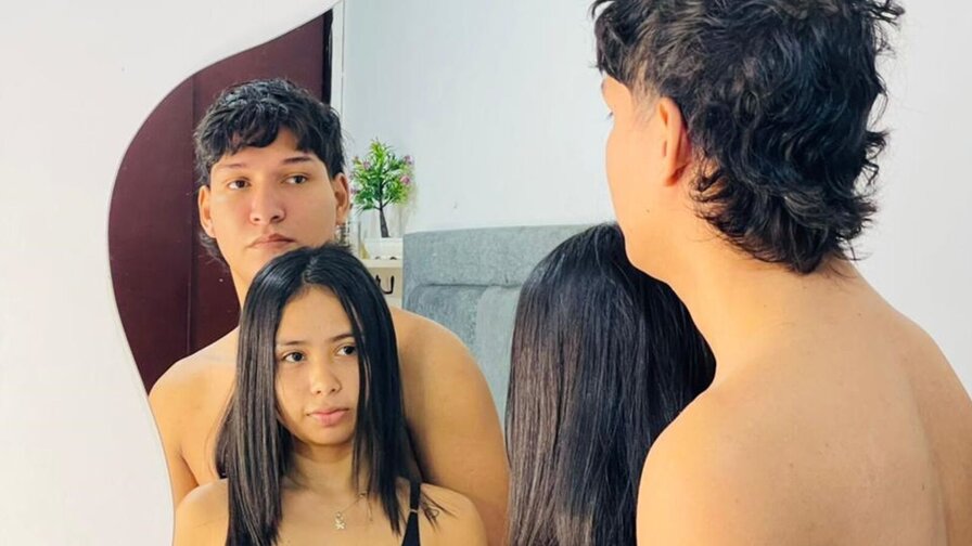 VioletAndLogan's live cam