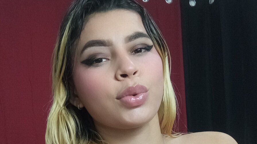 TiaraOffman's live cam