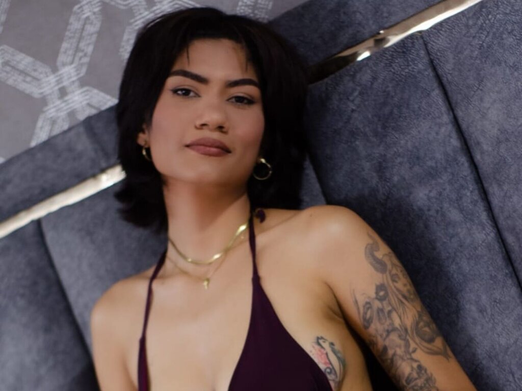 AishaColeman's live cam