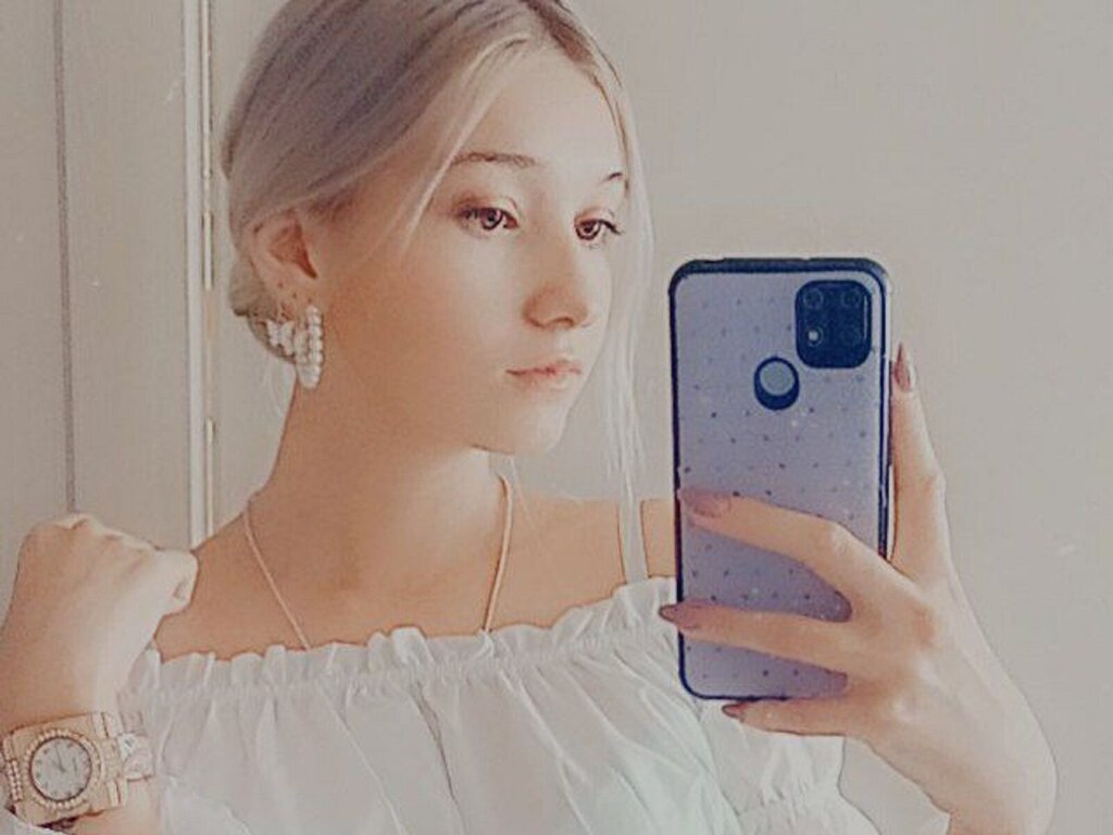 AlisaBerg's live cam