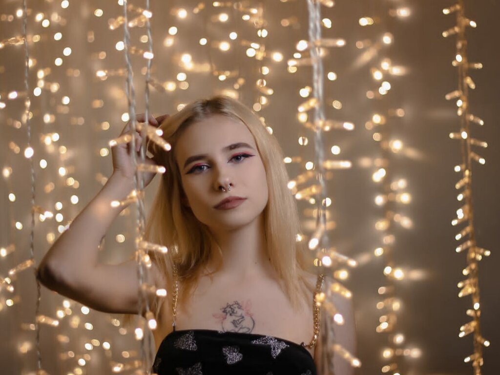 AlisonFreeman's live cam