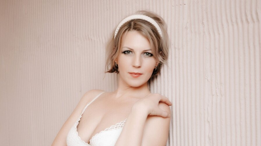 AlisonMaddi's live cam