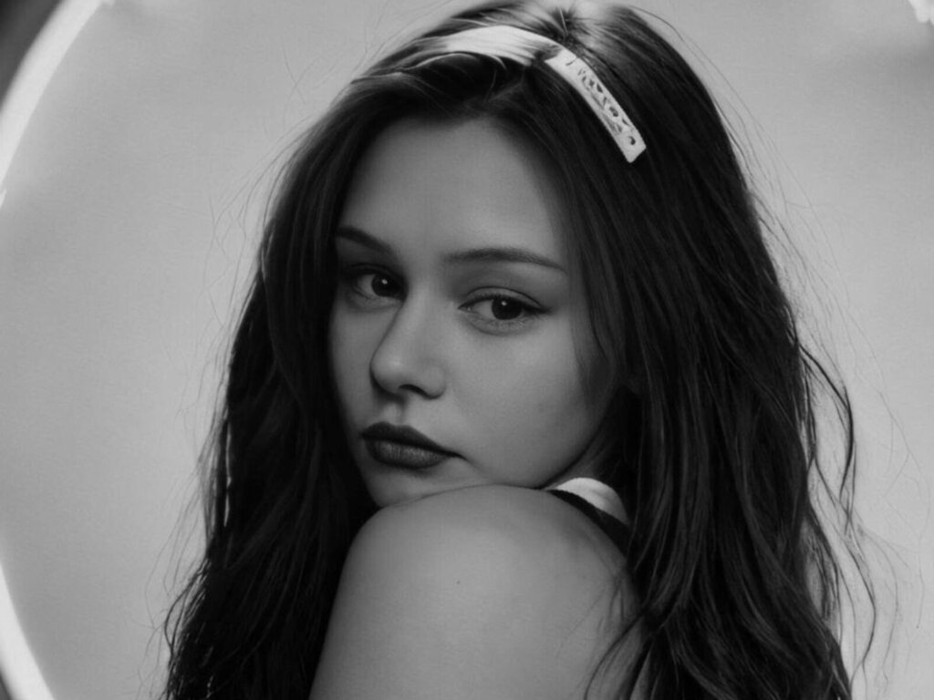 AlixHallam's live cam