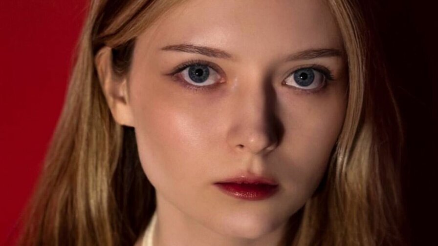 AlyssFrost's live cam