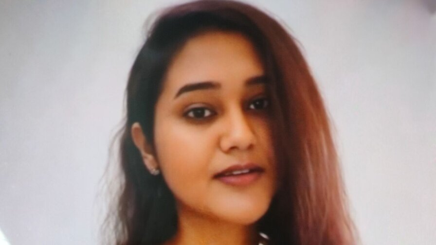 AriaQueeni's live cam