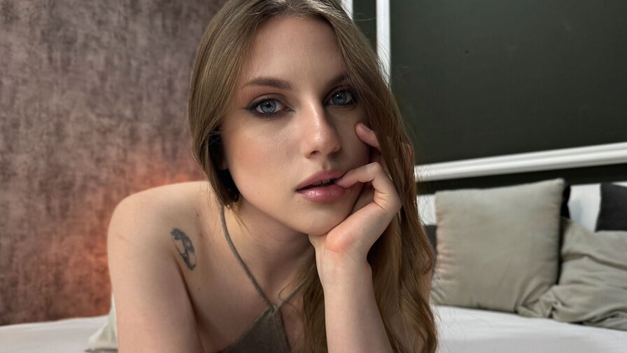 AryaBleair's live cam