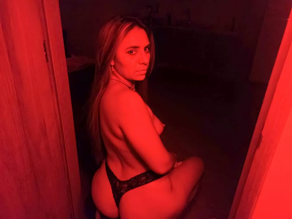 BrownNaomi's live cam