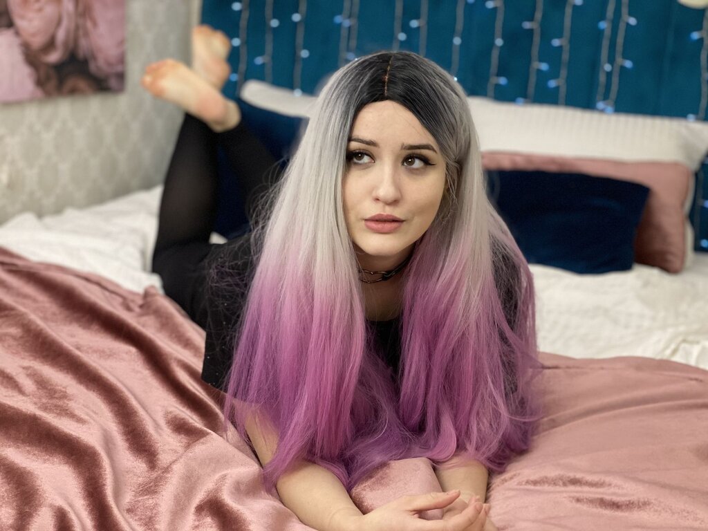 EllaBrook's live cam