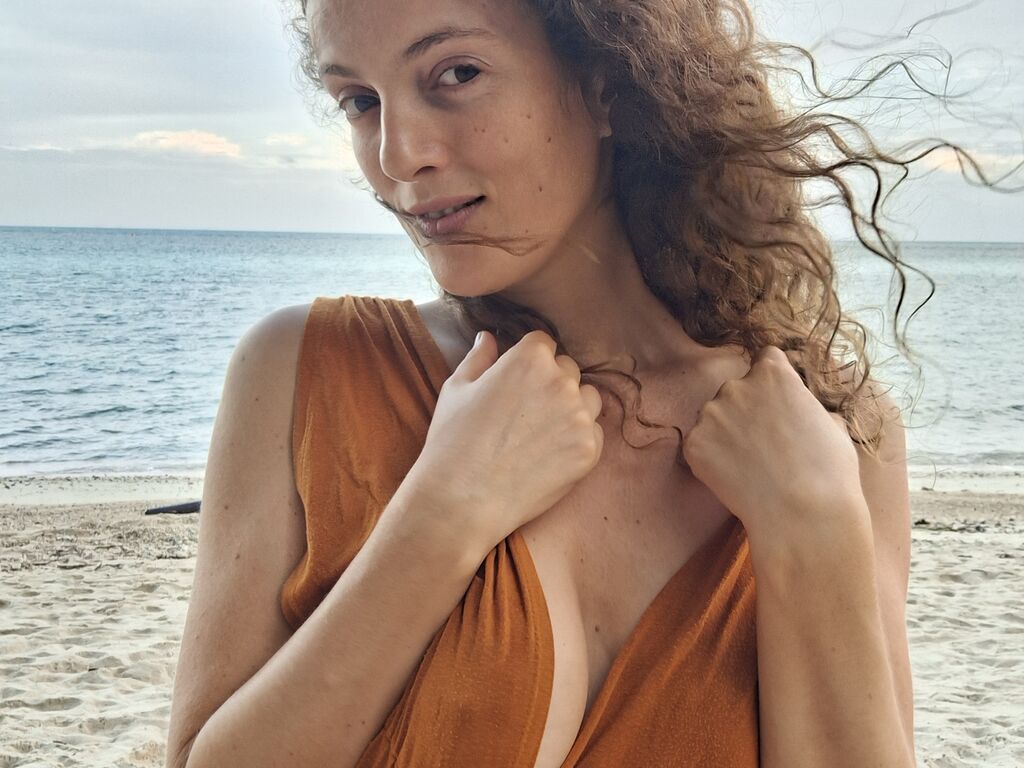 EsmeraldaMali's live cam