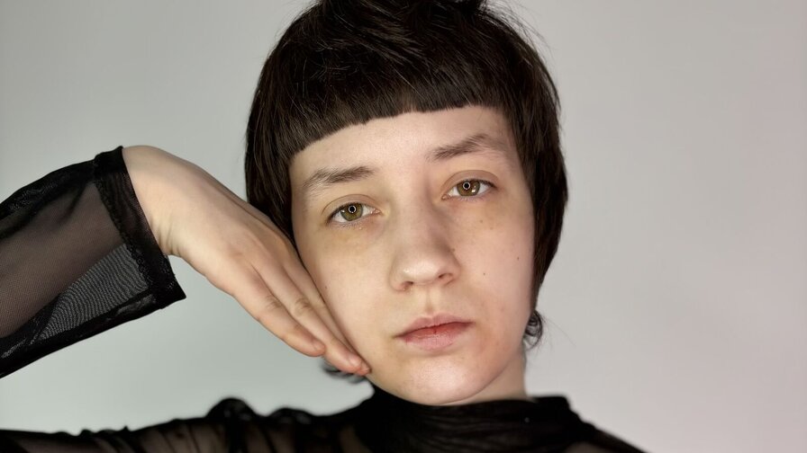 FabiolaDellefave's live cam