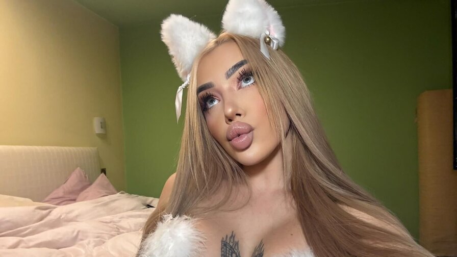 KendraBlaze's live cam