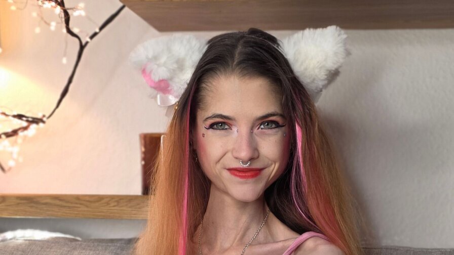 KittyRaine's live cam