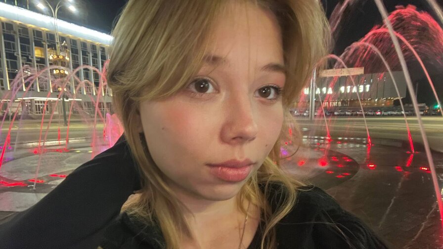 LisaGraysen's live cam