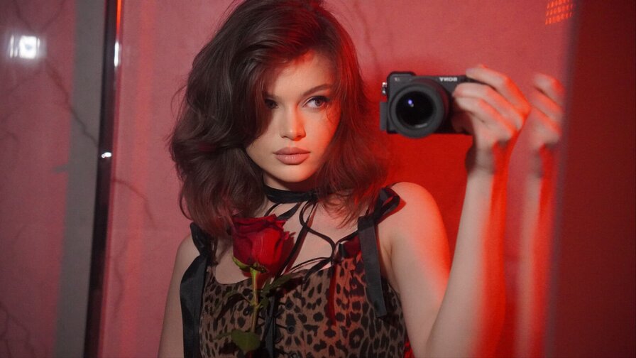 LunaBruna's live cam