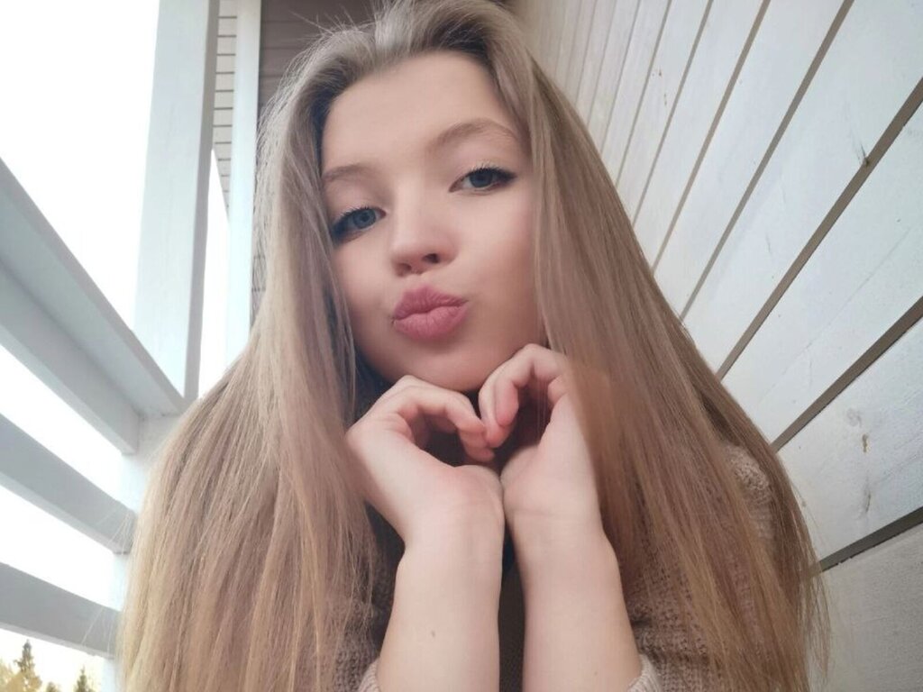 MaeHardcastle's live cam