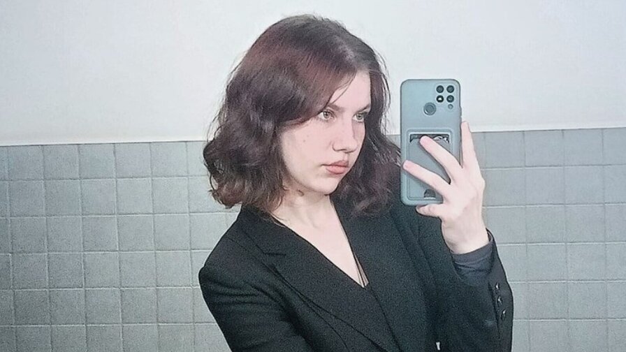 MayaCalegari's live cam