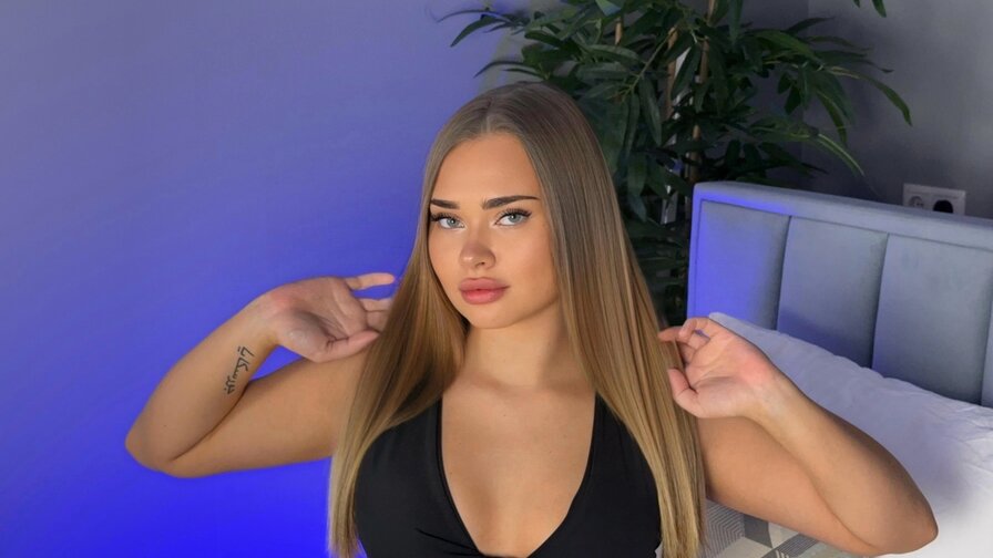 MilaRaven's live cam