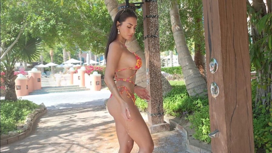 ReynaQueen's live cam