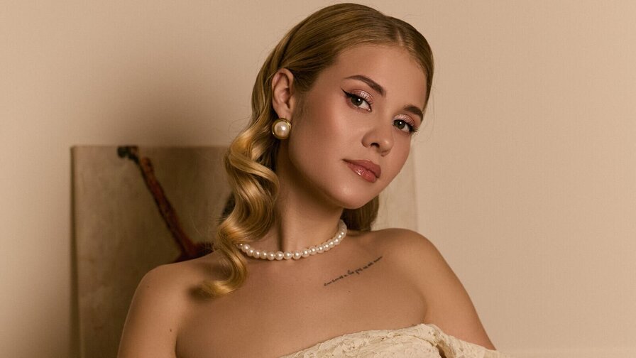 RoseMasson's live cam