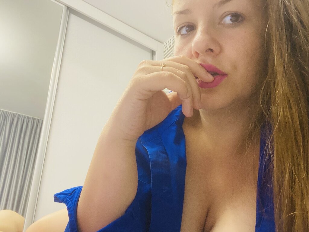 SophieStuart's live cam