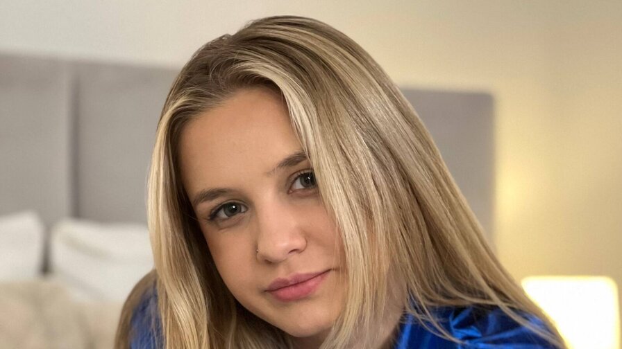 SteshaSky's live cam