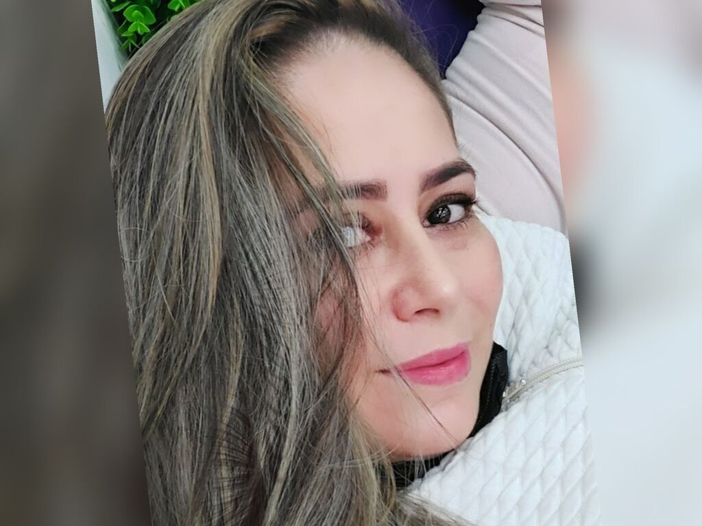 YuliTorrado's live cam