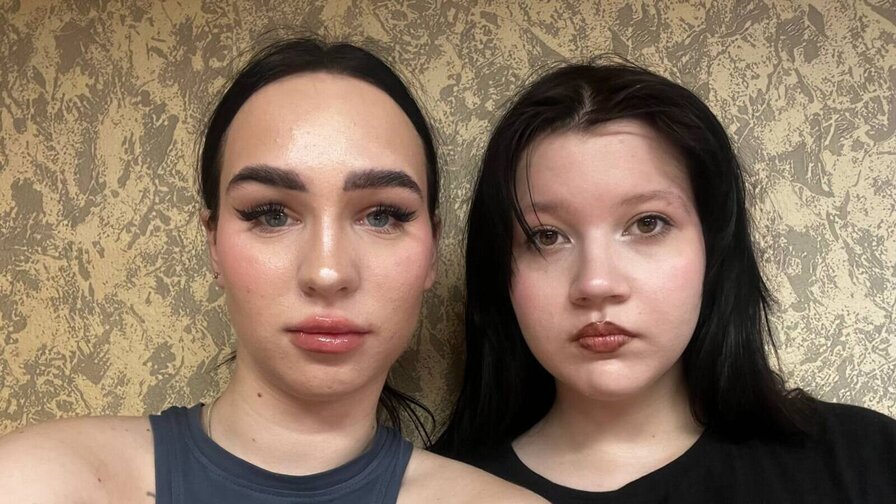 RufinaAndBlondel's live cam