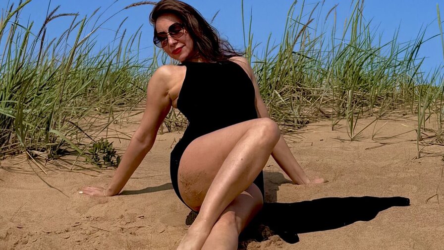 MadinaBrown's live cam