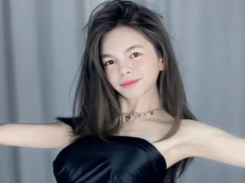 SimplyBeautyTS's live cam